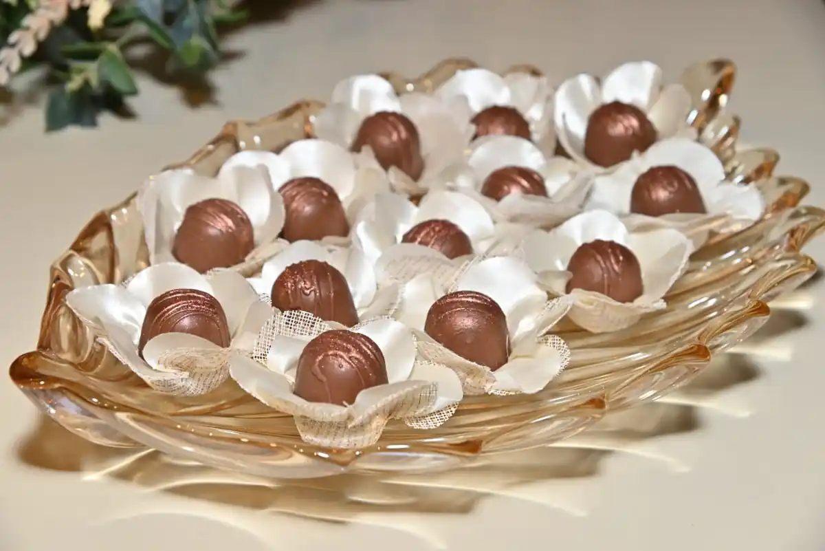 Bombom de Marshmallow com marshmallow e gotas douradas