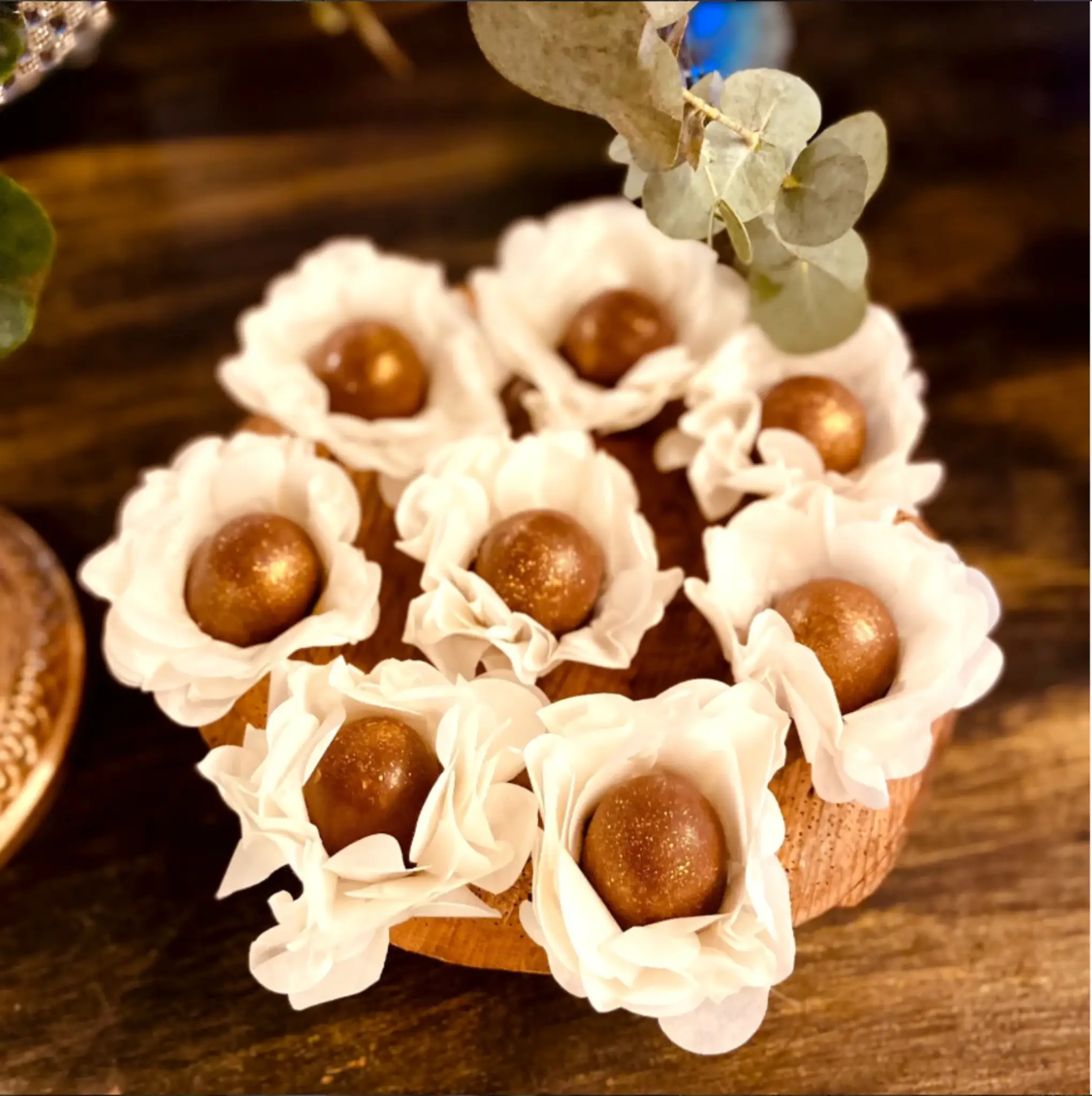 Brigadeiros gourmet em bandeja