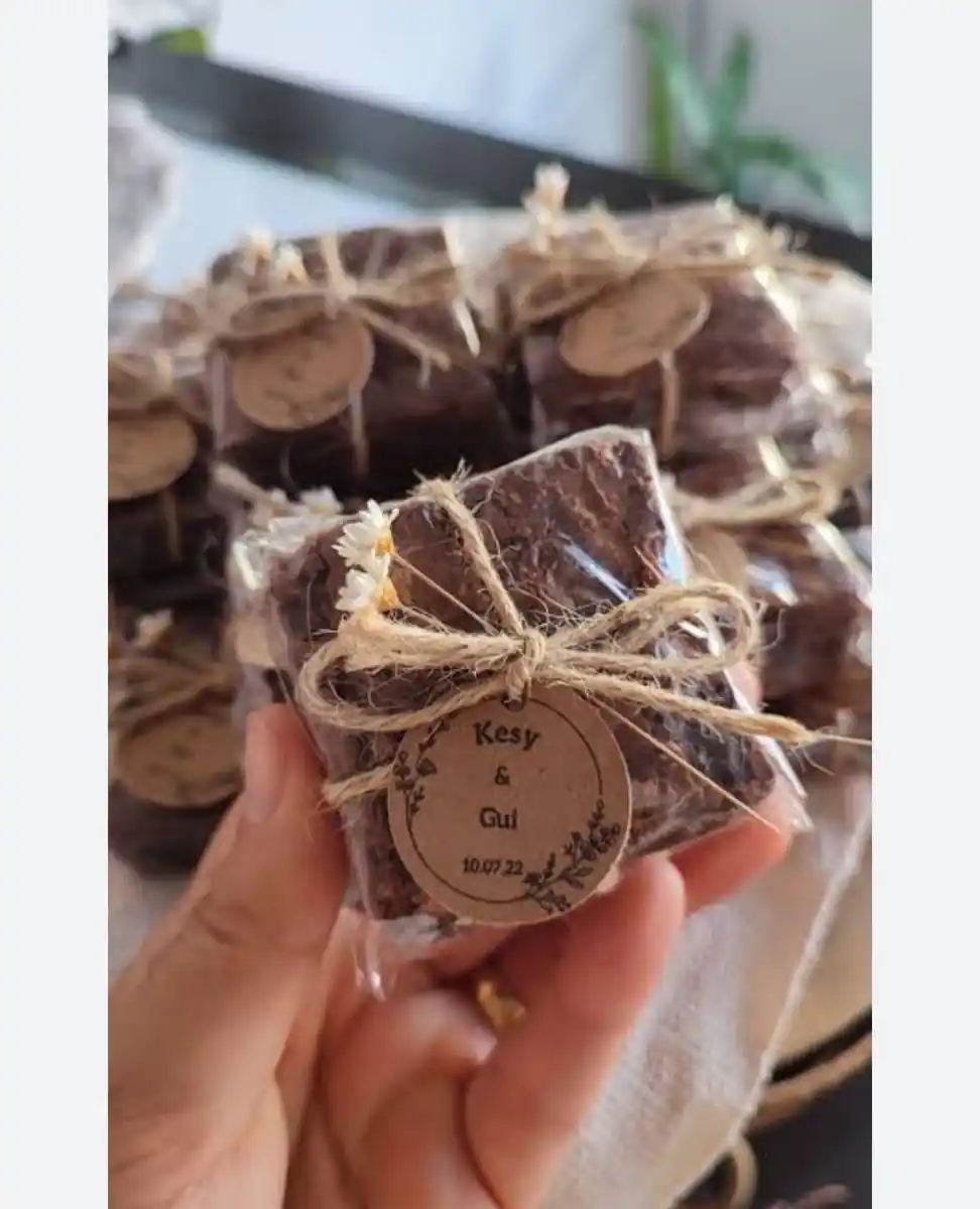 Brownie tradicional embalado para lembrancinha