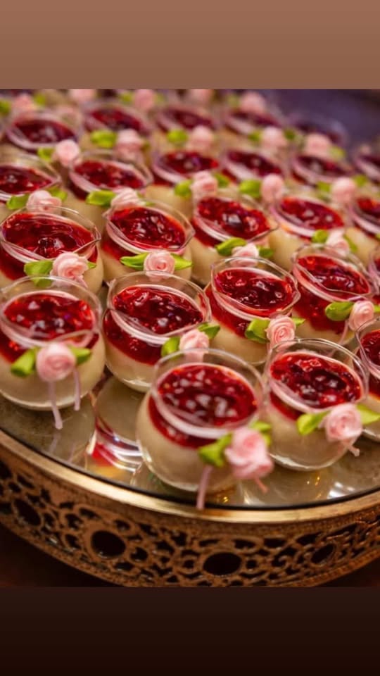 Petit Verri de morango — creme suave com geleia de morango ou frutas vermelhas